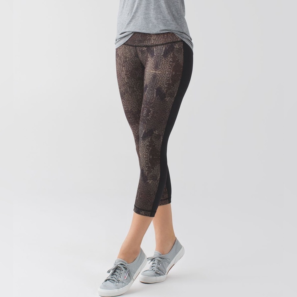 LULULEMON Wunder Under Crop II *Full-On Luon Golden Godess Cashew Multi Size 6